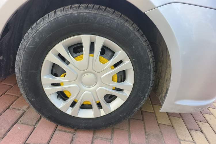 Used Volkswagen Lavida 2013 Classic 1.6L Manual Fashion Edition Right Front Wheel Hub