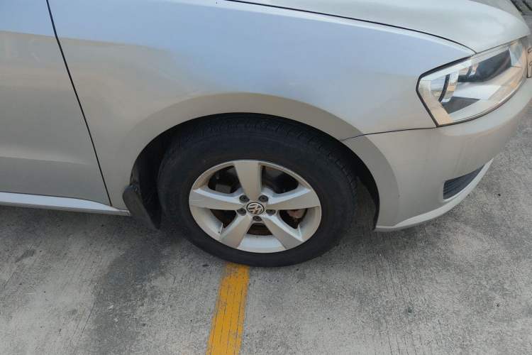 Used Volkswagen Lavida 2013 1.6L Manual Fashion Edition Right Front Wheel Hub