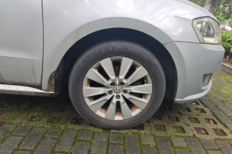 Used Volkswagen Lavida 2013 Restyled Classic 1.6L Automatic Comfort Edition Right Front Wheel Hub