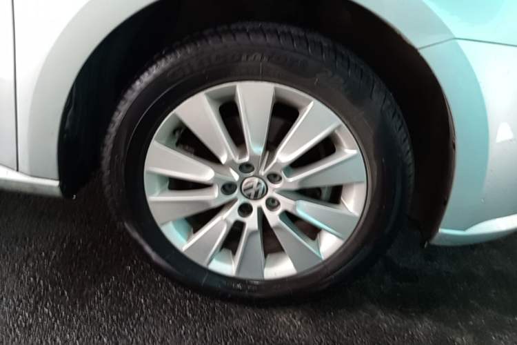 Used Volkswagen Lavida 2013 Restyled Classic 1.6L Automatic Comfort Edition Right Front Wheel Hub