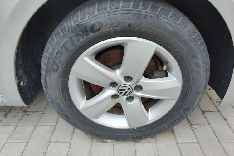 Used Volkswagen Lavida 2013 Classic 1.6L Manual Fashion Edition Right Front Wheel Hub