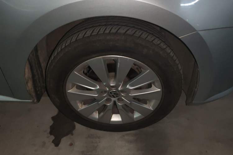 Used Volkswagen Lavida 2013 Restyled Classic 1.6L Automatic Comfort Edition Right Front Wheel Hub