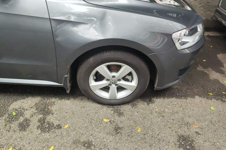 Used Volkswagen Lavida 2013 Revised Classic 1.6L Automatic Fashion Edition Right Front Wheel Hub