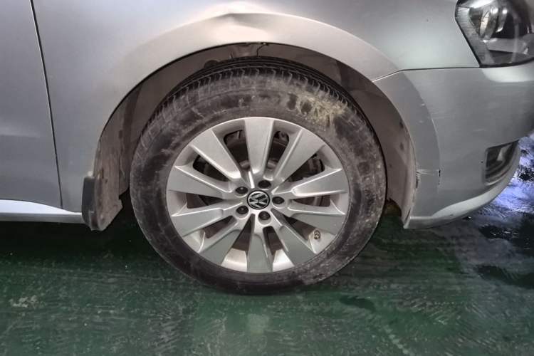 Used Volkswagen Lavida 2013 Restyled Classic 1.6L Automatic Comfort Edition Right Front Wheel Hub