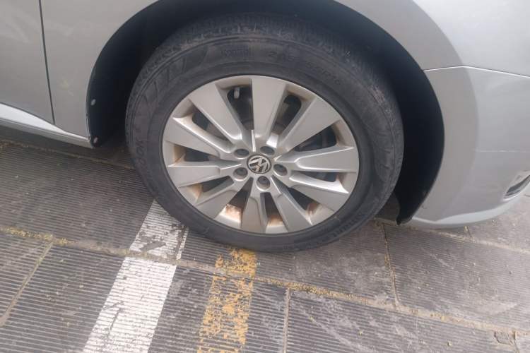 Used Volkswagen Lavida 2013 Restyled Classic 1.6L Automatic Comfort Edition Right Front Wheel Hub