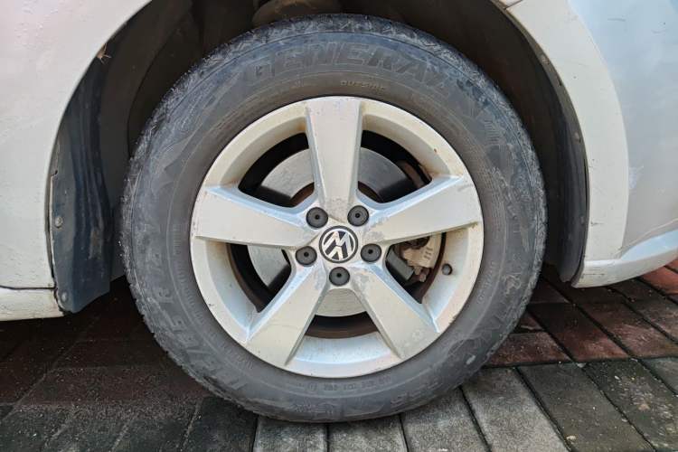 Used Volkswagen Lavida 2013 Revised Classic 1.6L Manual Fashion Edition Right Front Wheel Hub