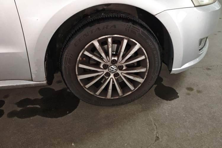 Used Volkswagen Lavida 2013 Revised Version 1.4 TSI DSG Luxury Edition Right Front Wheel Hub