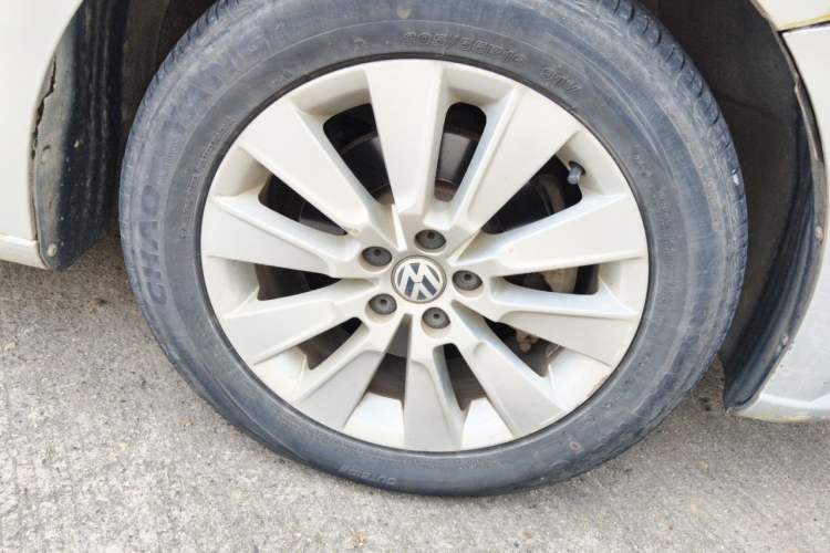 Used Volkswagen Lavida 2013 Restyled Classic 1.6L Automatic Comfort Edition Right Front Wheel Hub