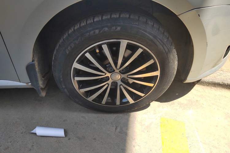 Used Volkswagen Lavida 2013 Revised Classic 1.6L Automatic Fashion Edition Right Front Wheel Hub