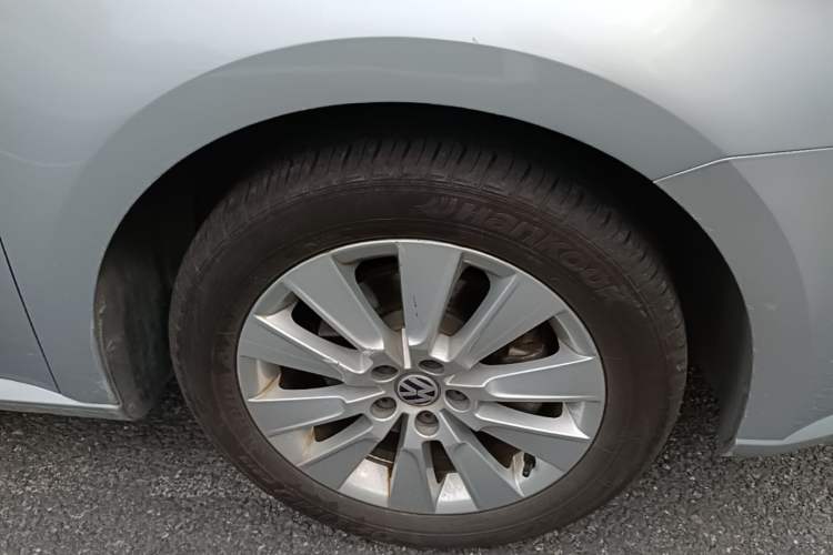 Used Volkswagen Lavida 2013 Restyled Classic 1.6L Automatic Comfort Edition Right Front Wheel Hub
