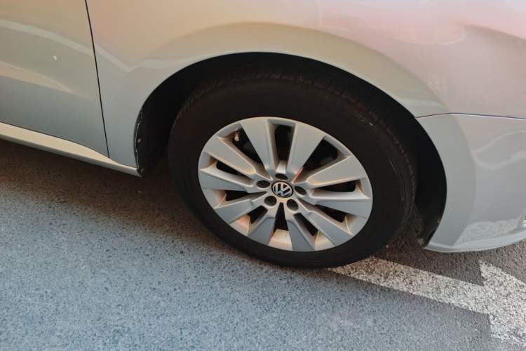 Used Volkswagen Lavida 2013 Restyled Classic 1.6L Automatic Comfort Edition Right Front Wheel Hub