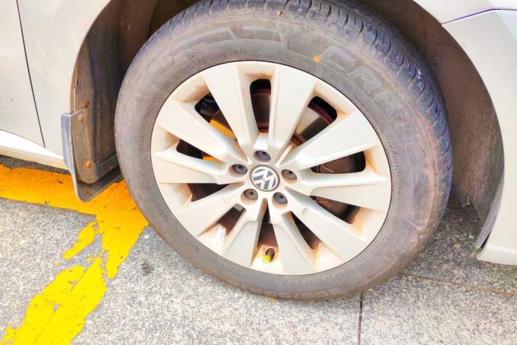 Used Volkswagen Lavida 2013 Revised Version 1.4 TSI DSG Comfort Edition Right Front Wheel Hub