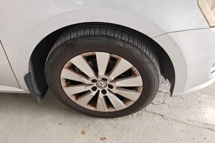 Used Volkswagen Lavida 2013 1.6L Manual Comfort Edition Right Front Wheel Hub