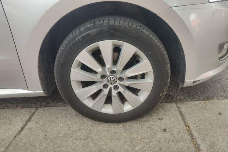 Used Volkswagen Lavida 2013 Restyled Classic 1.6L Automatic Comfort Edition Right Front Wheel Hub