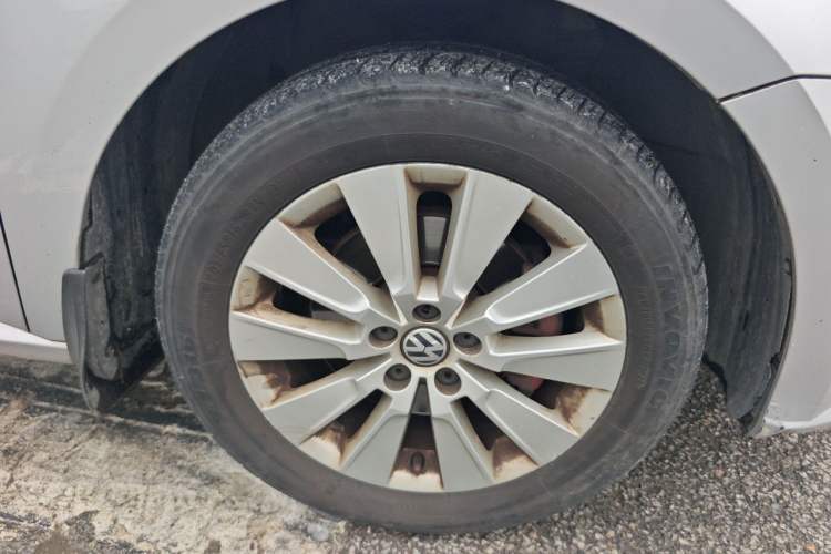 Used Volkswagen Lavida 2013 Revised Version 1.4 TSI Manual Comfort Edition Right Front Wheel Hub