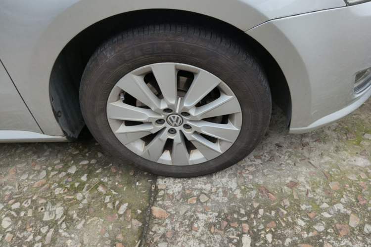 Used Volkswagen Lavida 2013 1.4TSI DSG Comfort Edition Right Front Wheel Hub