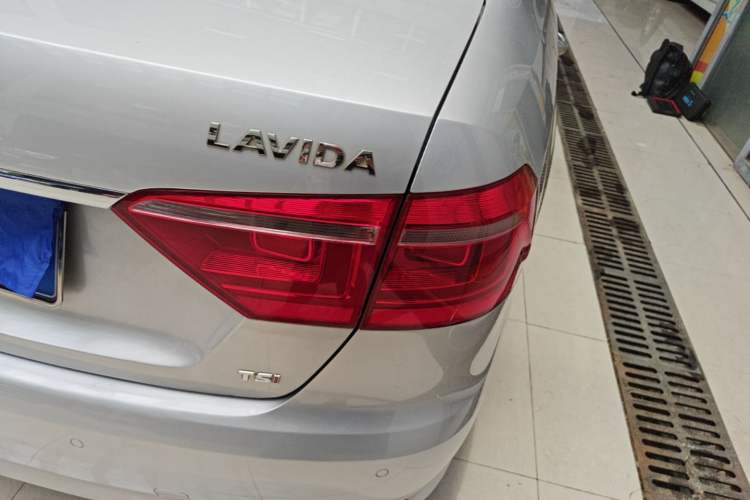 Used Volkswagen Lavida 2013 Revised Version 1.4 TSI DSG Comfort Edition Right Rear Taillight