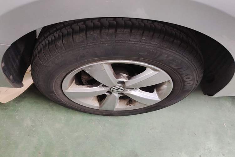 Used Volkswagen Lavida 2013 Revised Classic 1.6L Manual Fashion Edition Right Rear Wheel Hub