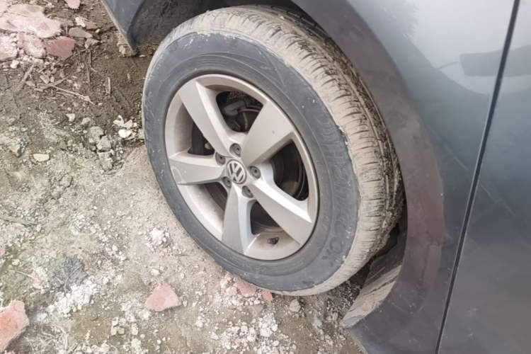 Used Volkswagen Lavida 2013 Revised Classic 1.6L Manual Fashion Edition Right Rear Wheel Hub