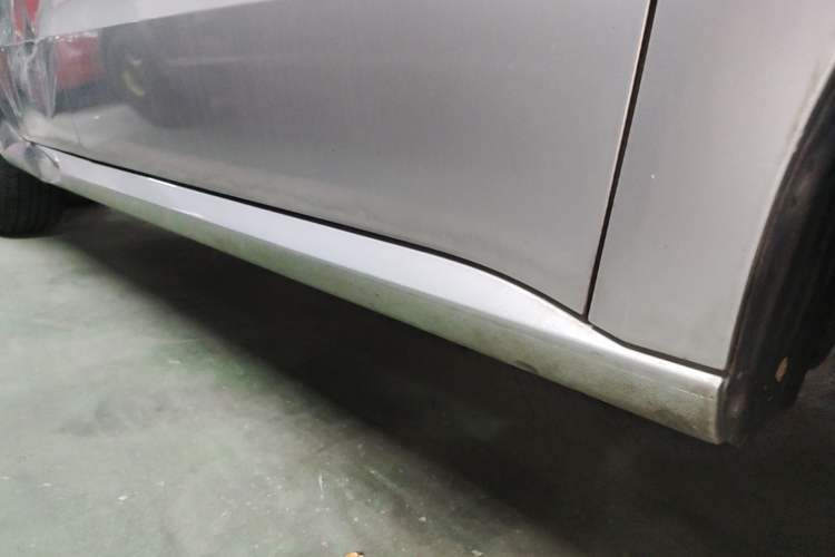 Used Volkswagen Lavida 2013 Revised Classic 1.6L Manual Fashion Edition Right Side Sill