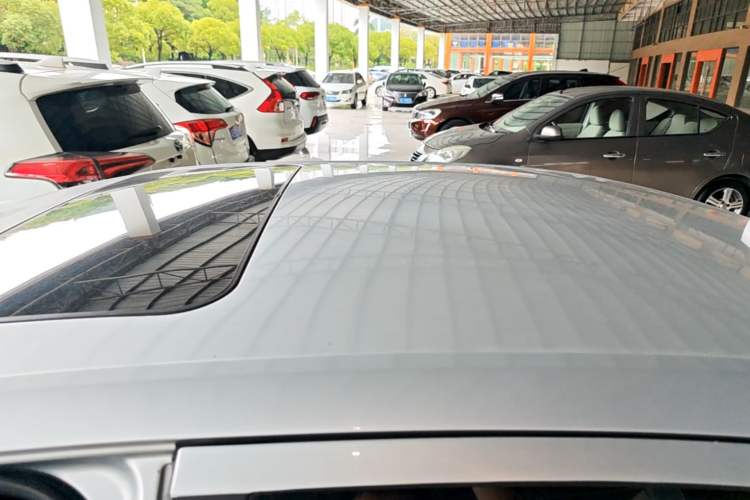 Used Volkswagen Lavida 2013 Restyled Classic 1.6L Automatic Comfort Edition Roof