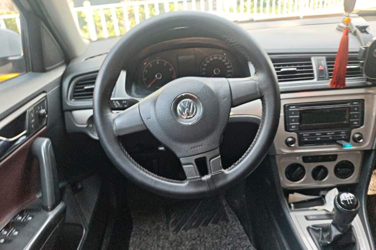 Used Volkswagen Lavida 2013 Revised Classic 1.6L Manual Fashion Edition Steering Wheel