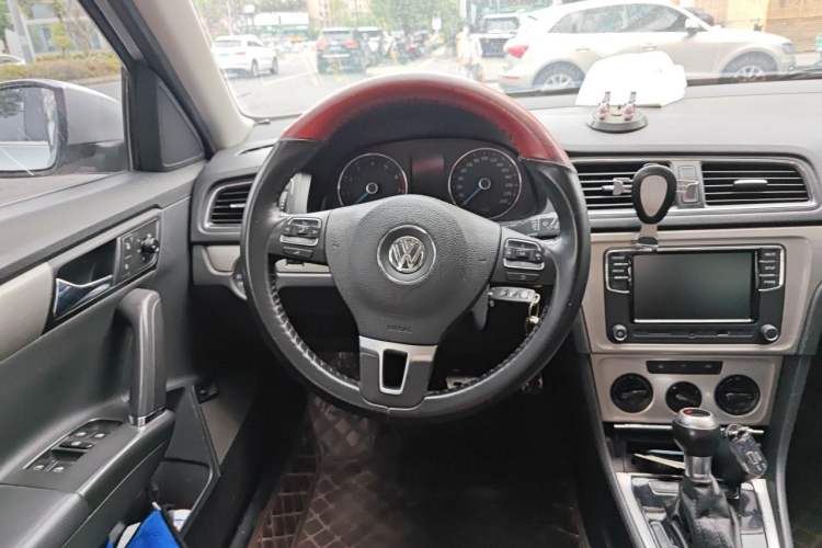 Used Volkswagen Lavida 2013 1.4TSI DSG Comfort Edition Steering Wheel