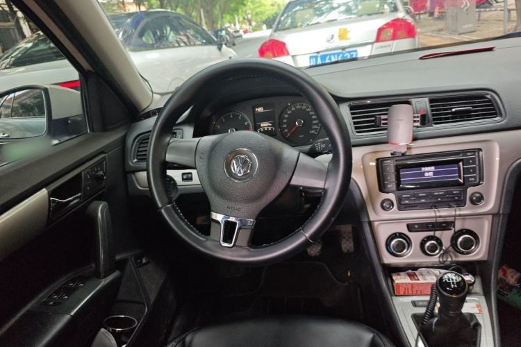 Used Volkswagen Lavida 2013 Revised Classic 1.6L Manual Fashion Edition Steering Wheel