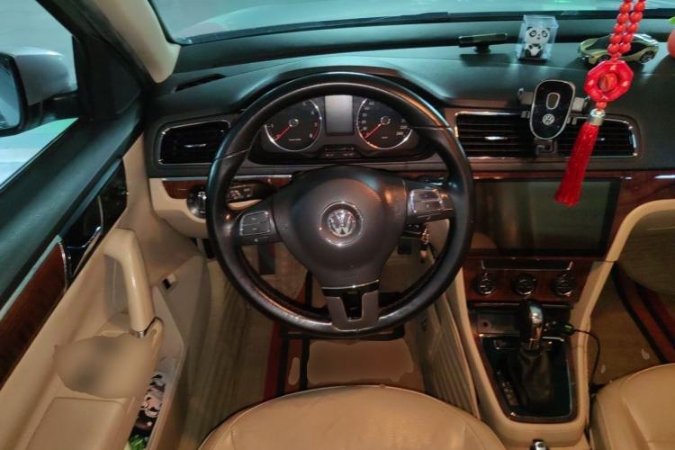Used Volkswagen Lavida 2013 Revised Version 1.6L Automatic Luxury Edition Steering Wheel