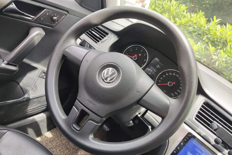 Used Volkswagen Lavida 2013 Restyled Classic 1.6L Manual Comfort Edition Steering Wheel