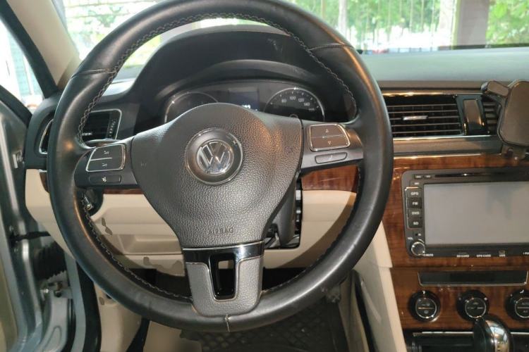 Used Volkswagen Lavida 2013 1.6L Automatic Luxury Edition Steering Wheel