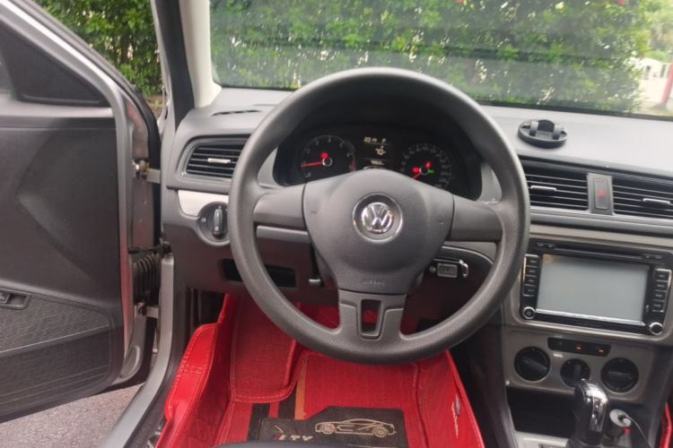 Used Volkswagen Lavida 2013 Revised Classic 1.6L Automatic Fashion Edition Steering Wheel