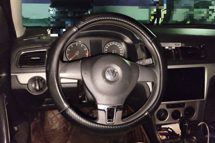 Used Volkswagen Lavida 2013 Revised Classic 1.6L Automatic Fashion Edition Steering Wheel