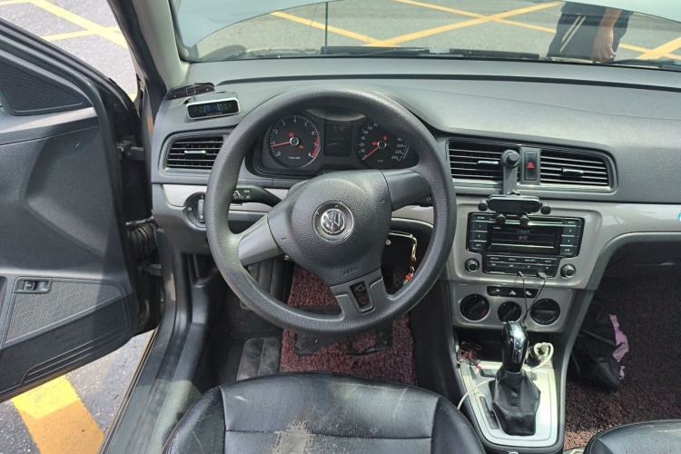 Used Volkswagen Lavida 2013 Revised Classic 1.6L Automatic Fashion Edition Steering Wheel