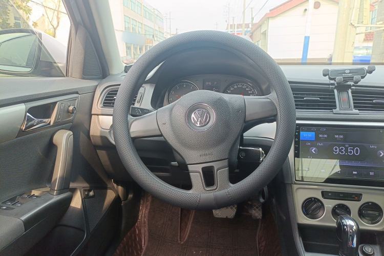 Used Volkswagen Lavida 2013 Revised Classic 1.6L Automatic Fashion Edition Steering Wheel
