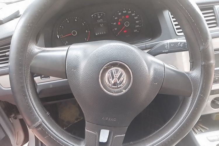 Used Volkswagen Lavida 2013 1.6L Automatic Fashion Edition Steering Wheel
