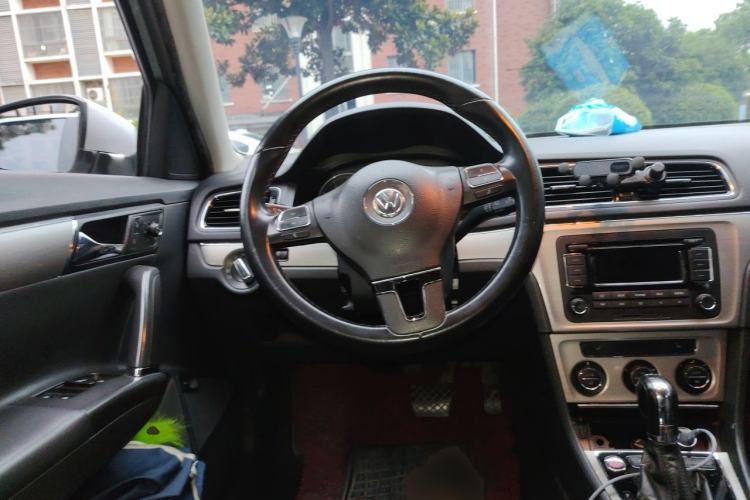 Used Volkswagen Lavida 2013 1.4TSI DSG Luxury Edition Steering Wheel