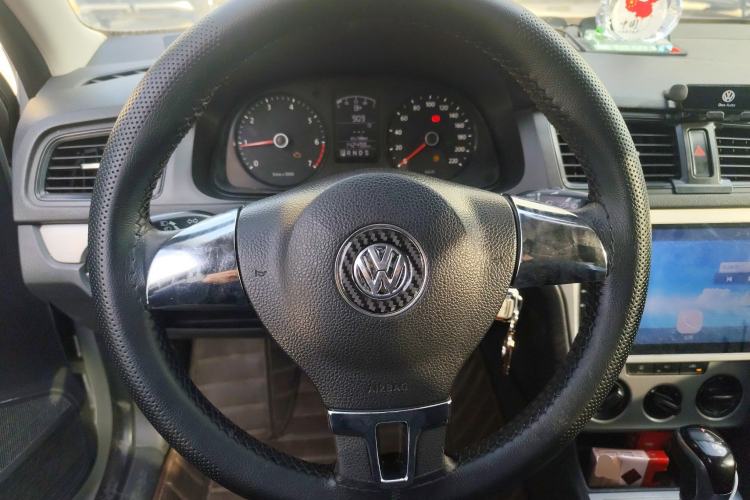 Used Volkswagen Lavida 2013 1.6L Automatic Fashion Edition Steering Wheel