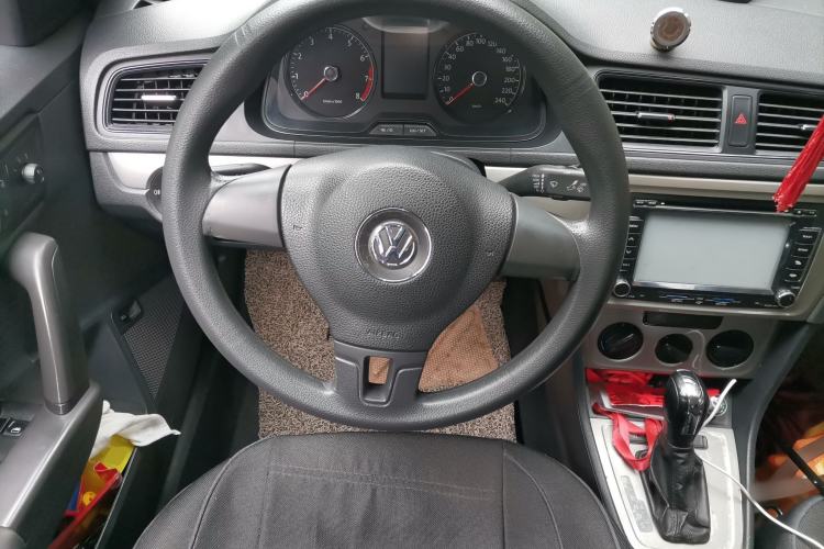 Used Volkswagen Lavida 2013 Revised Classic 1.6L Automatic Fashion Edition Steering Wheel