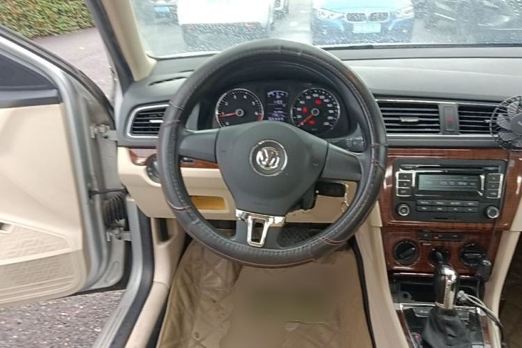 Used Volkswagen Lavida 2013 1.6L Automatic Comfort Edition Steering Wheel