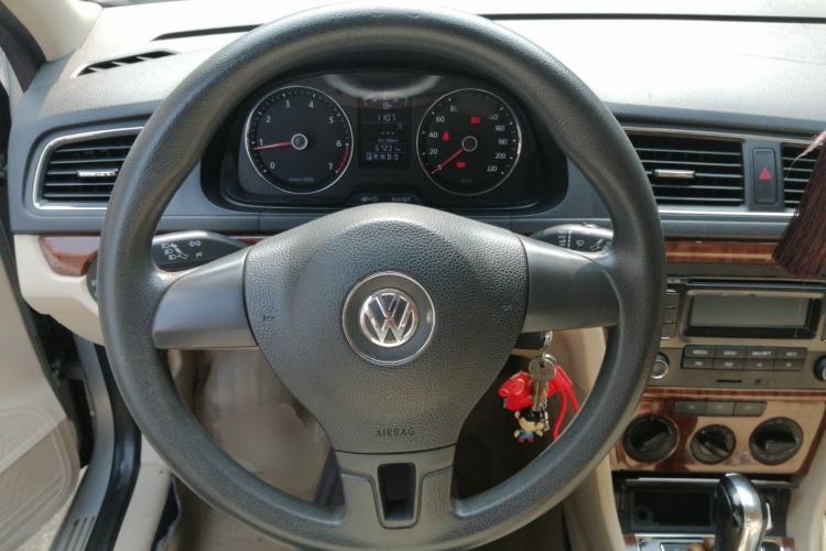 Used Volkswagen Lavida 2013 1.6L Automatic Comfort Edition Steering Wheel