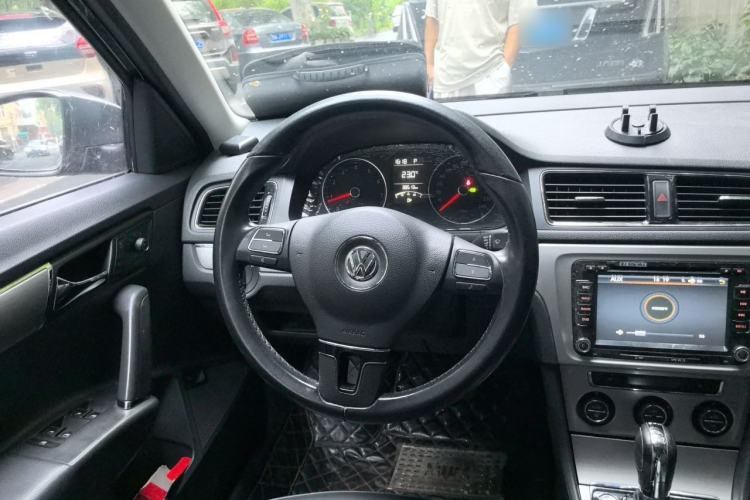 Used Volkswagen Lavida 2013 Revised Version 1.4 TSI DSG Luxury Edition Steering Wheel