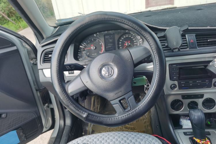Used Volkswagen Lavida 2013 Revised Classic 1.6L Automatic Fashion Edition Steering Wheel