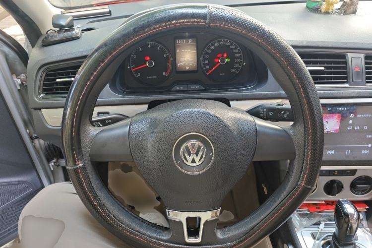 Used Volkswagen Lavida 2013 Revised Classic 1.6L Automatic Fashion Edition Steering Wheel