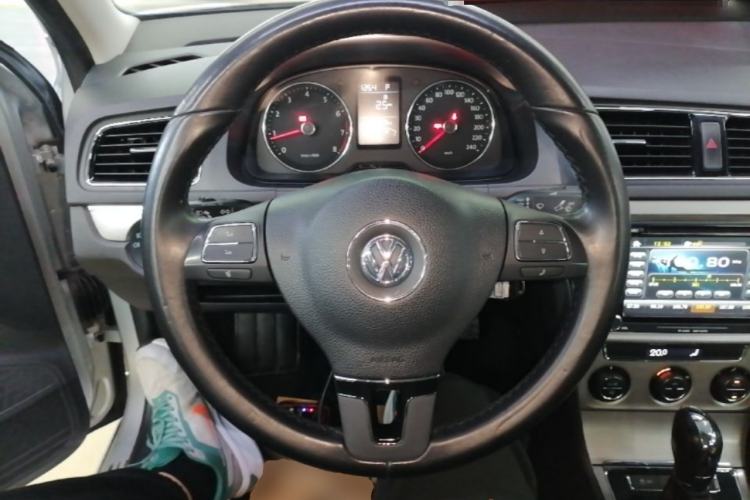 Used Volkswagen Lavida 2013 Revised Version 1.6L Automatic Luxury Edition Steering Wheel