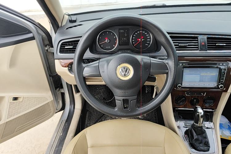 Used Volkswagen Lavida 2013 Revised Version 1.6L Automatic Luxury Edition Steering Wheel