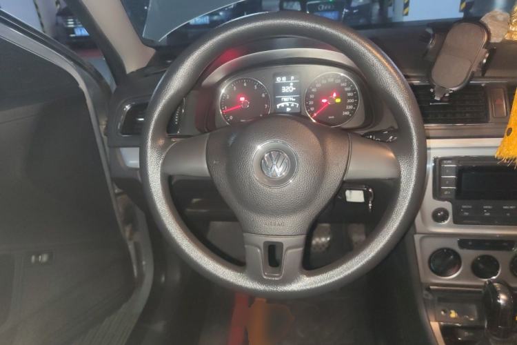 Used Volkswagen Lavida 2013 1.6L Automatic Comfort Edition Steering Wheel