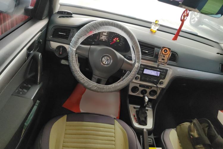 Used Volkswagen Lavida 2013 Revised Classic 1.6L Automatic Fashion Edition Steering Wheel