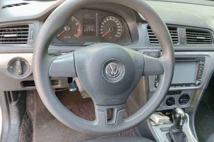 Used Volkswagen Lavida 2013 Revised Classic 1.6L Automatic Fashion Edition Steering Wheel