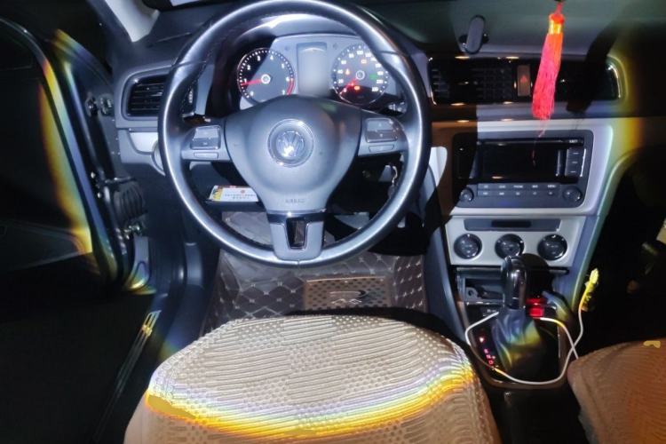 Used Volkswagen Lavida 2013 1.6L Automatic Luxury Edition Steering Wheel